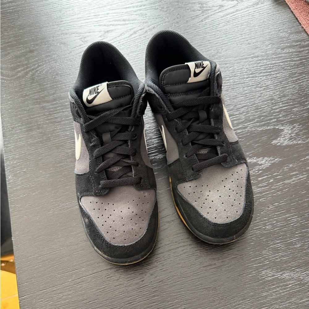 Nike Men's Black and Gray Low-Top Sneakers